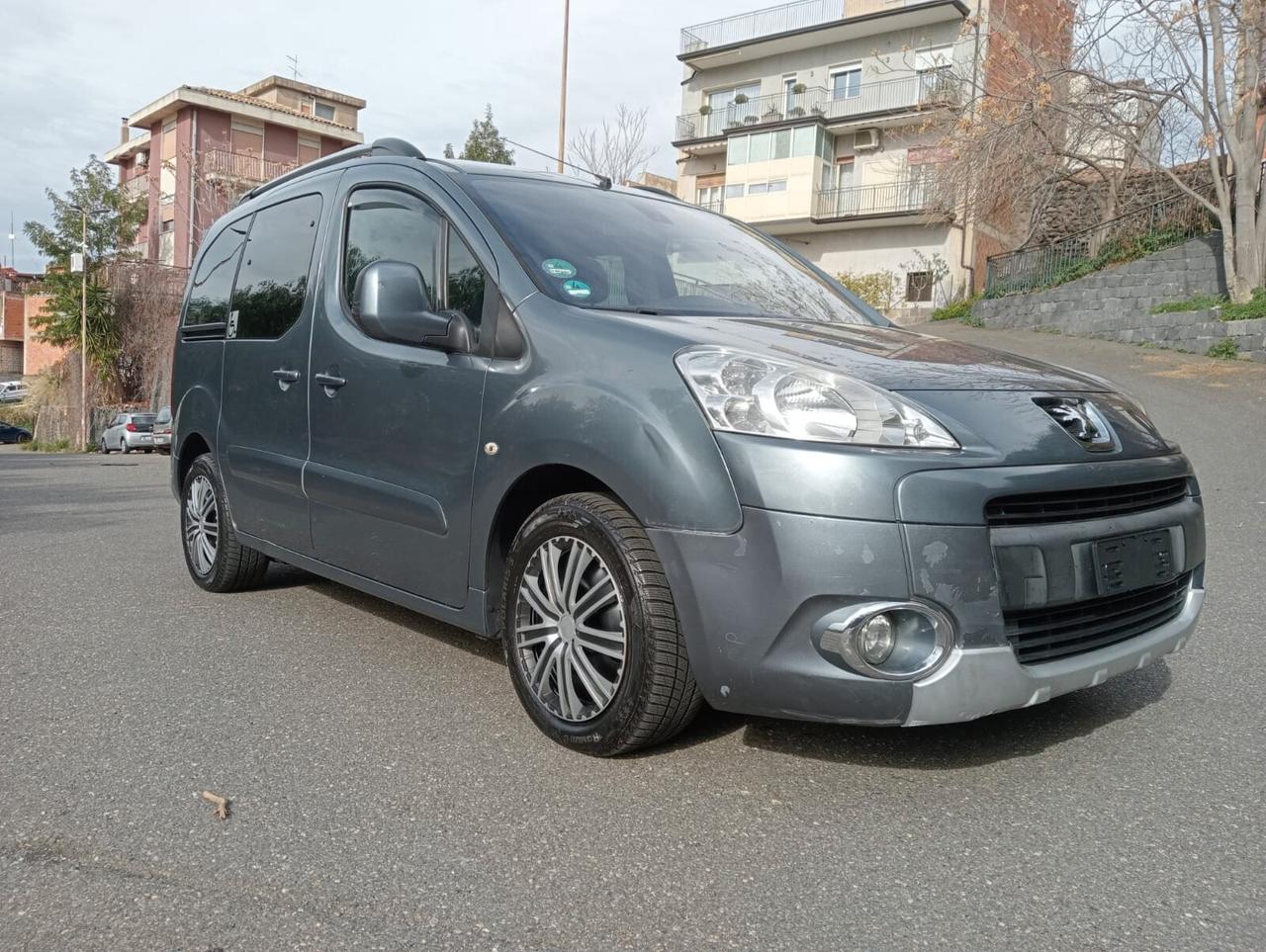 Peugeot Partner Pianale ribassato con rampa disabili in carrozzina