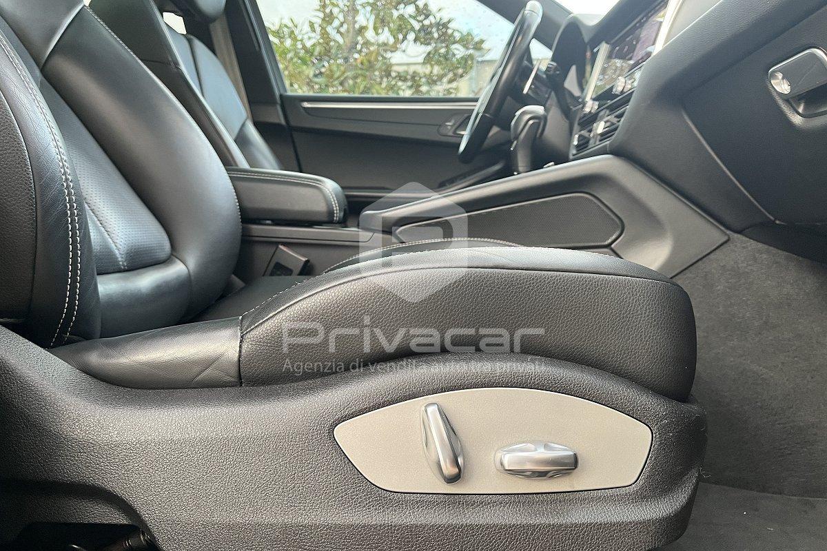 PORSCHE Macan 2.0