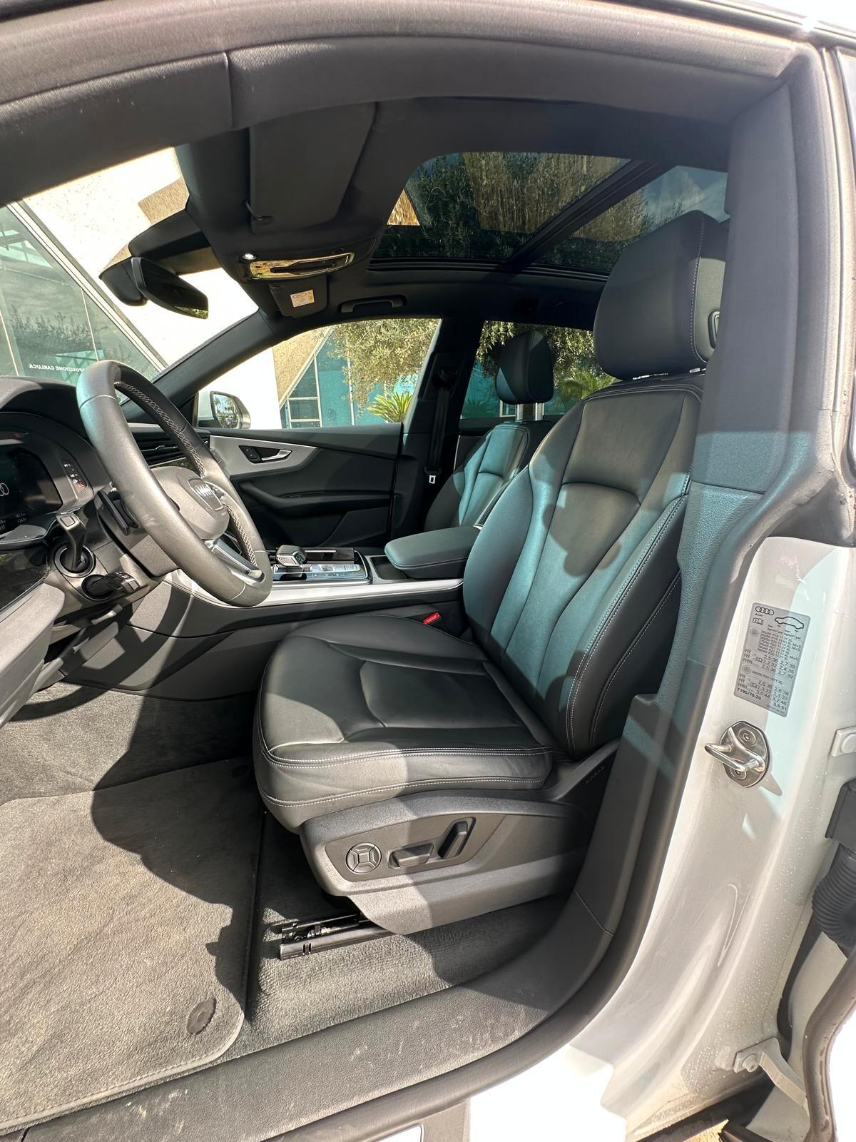 Audi Q8 SUV 45 TDI quattro tiptronic S line edition possibilità noleggio no scoring