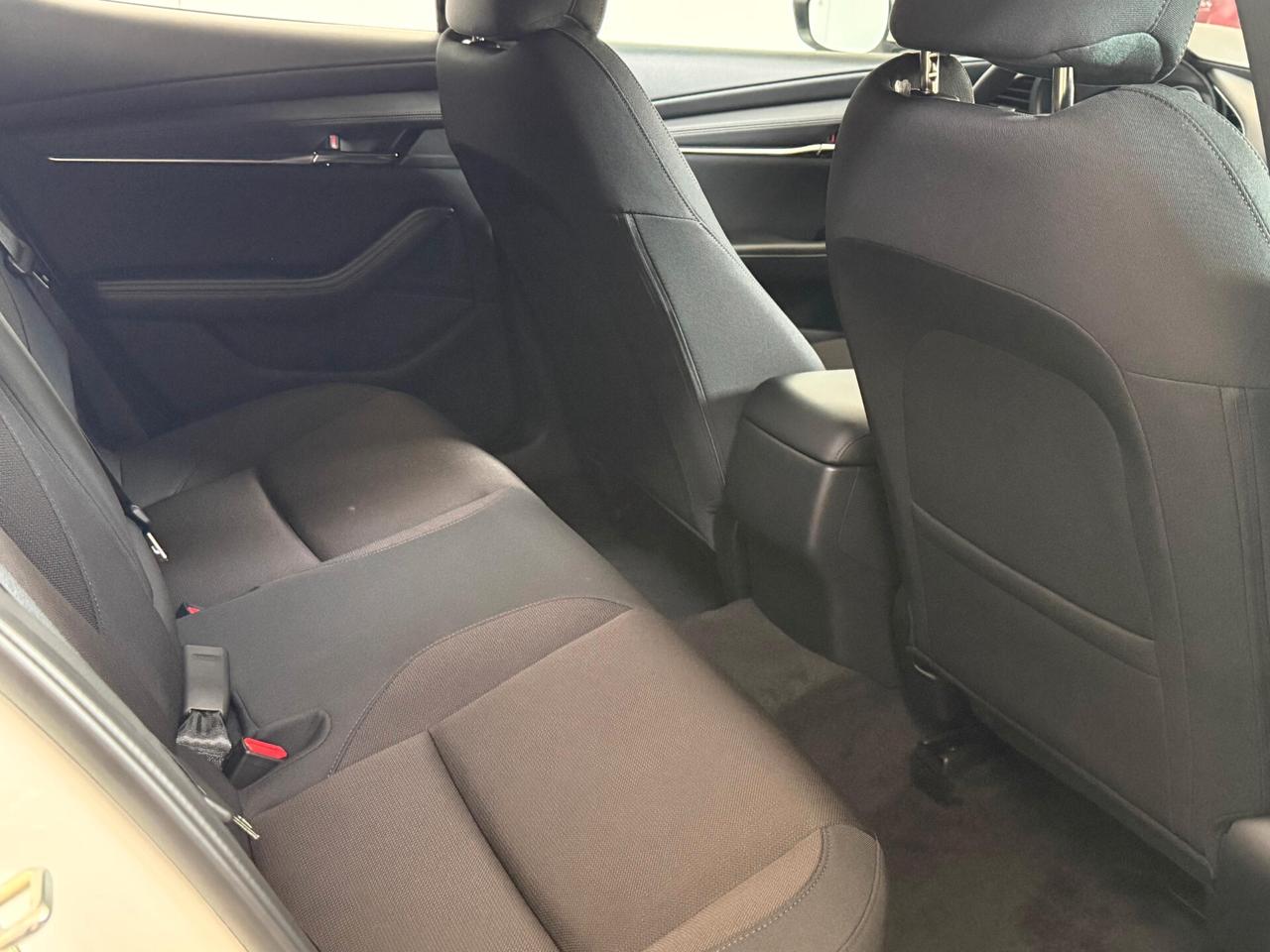 Mazda 3 Mazda3 e-Skyactiv-G M Hybrid Centre Line