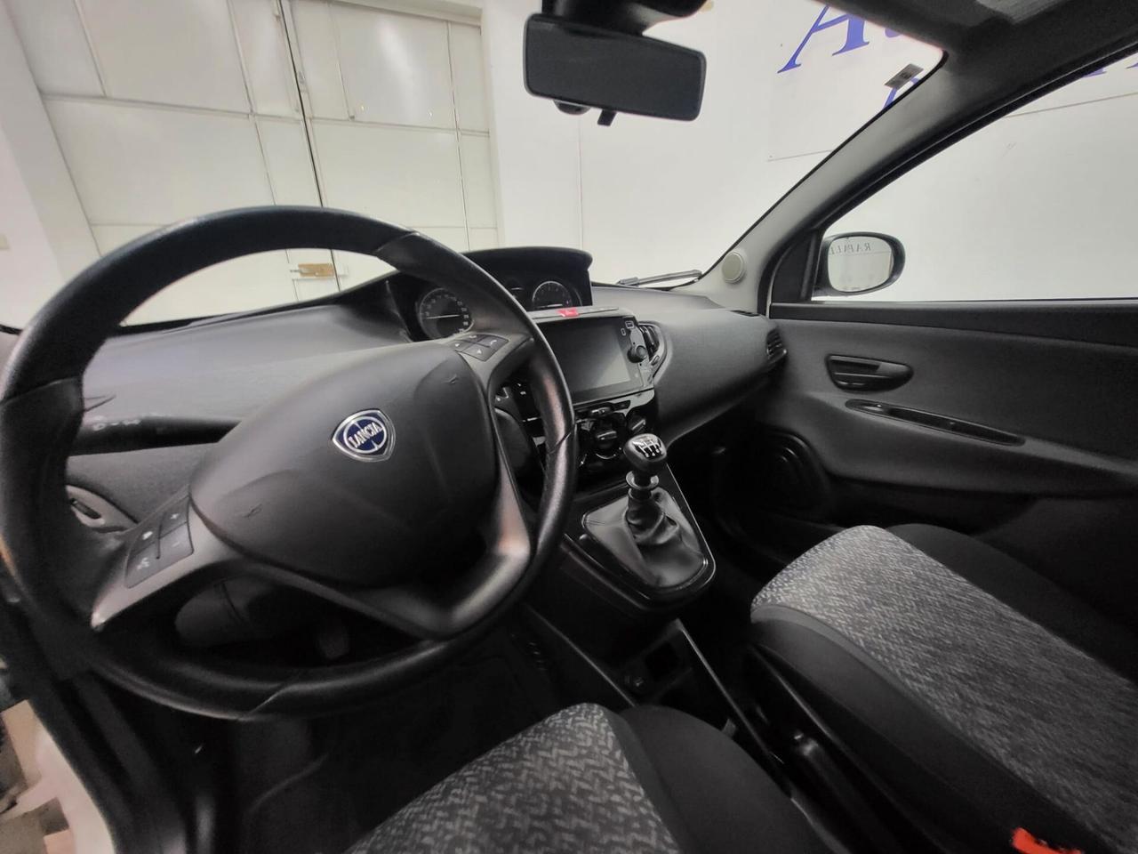Lancia Ypsilon 1.0 FireFly 5 porte S&S Hybrid Ecochic A. Ferretti