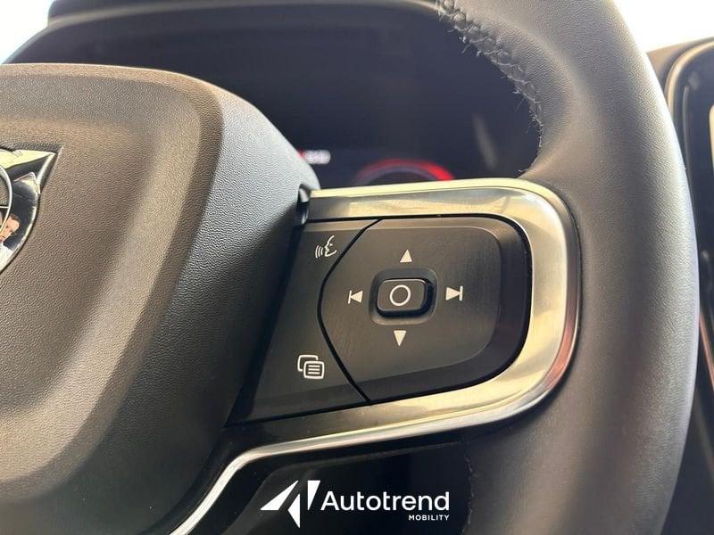 Volvo XC40 Recharge T4 129+82 CV Plug-In Hybrid Automatica Recharge Plus Dark