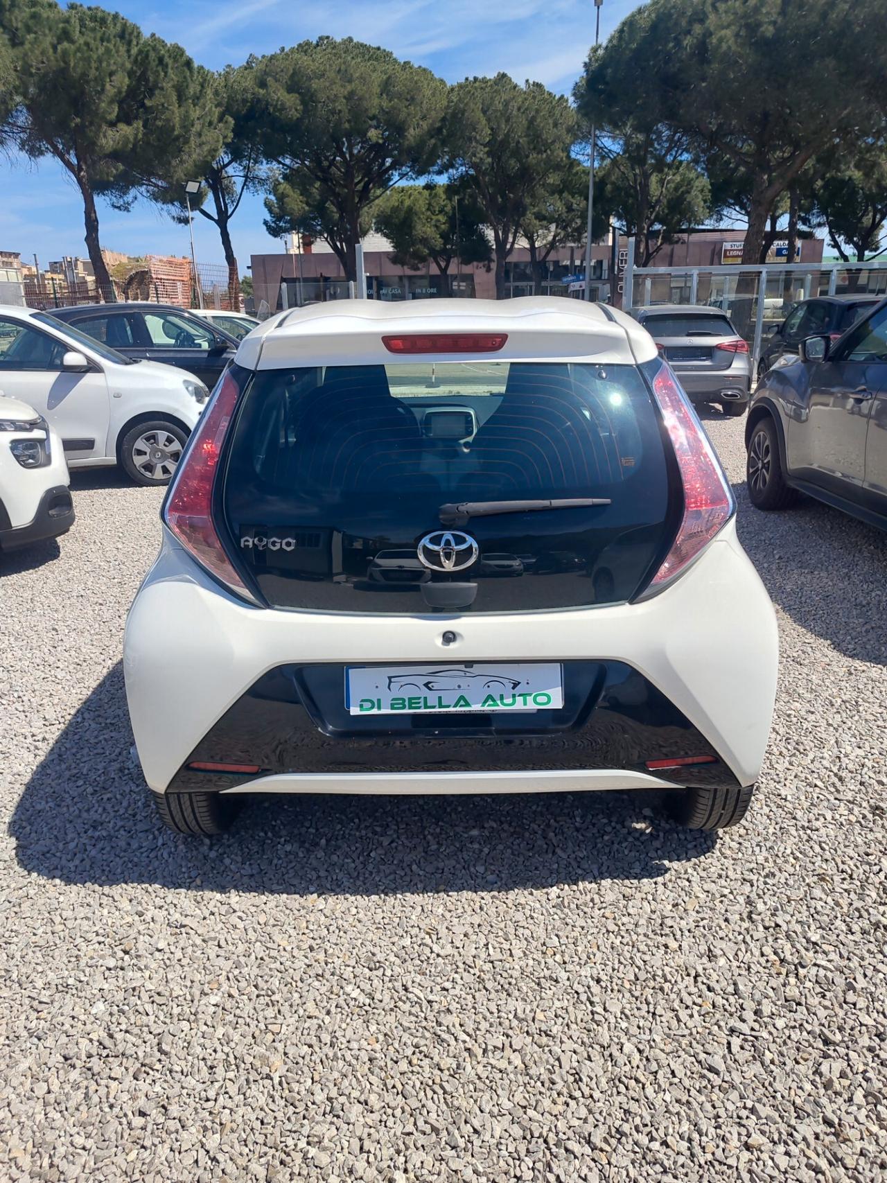 Toyota Aygo 1.0 VVT-i 69 CV 5 porte x-business MMT