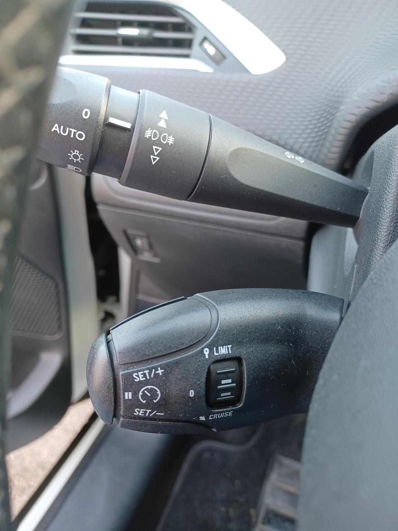 Peugeot 2008 1.6 HDI ALLURE PARI AL NUOVO