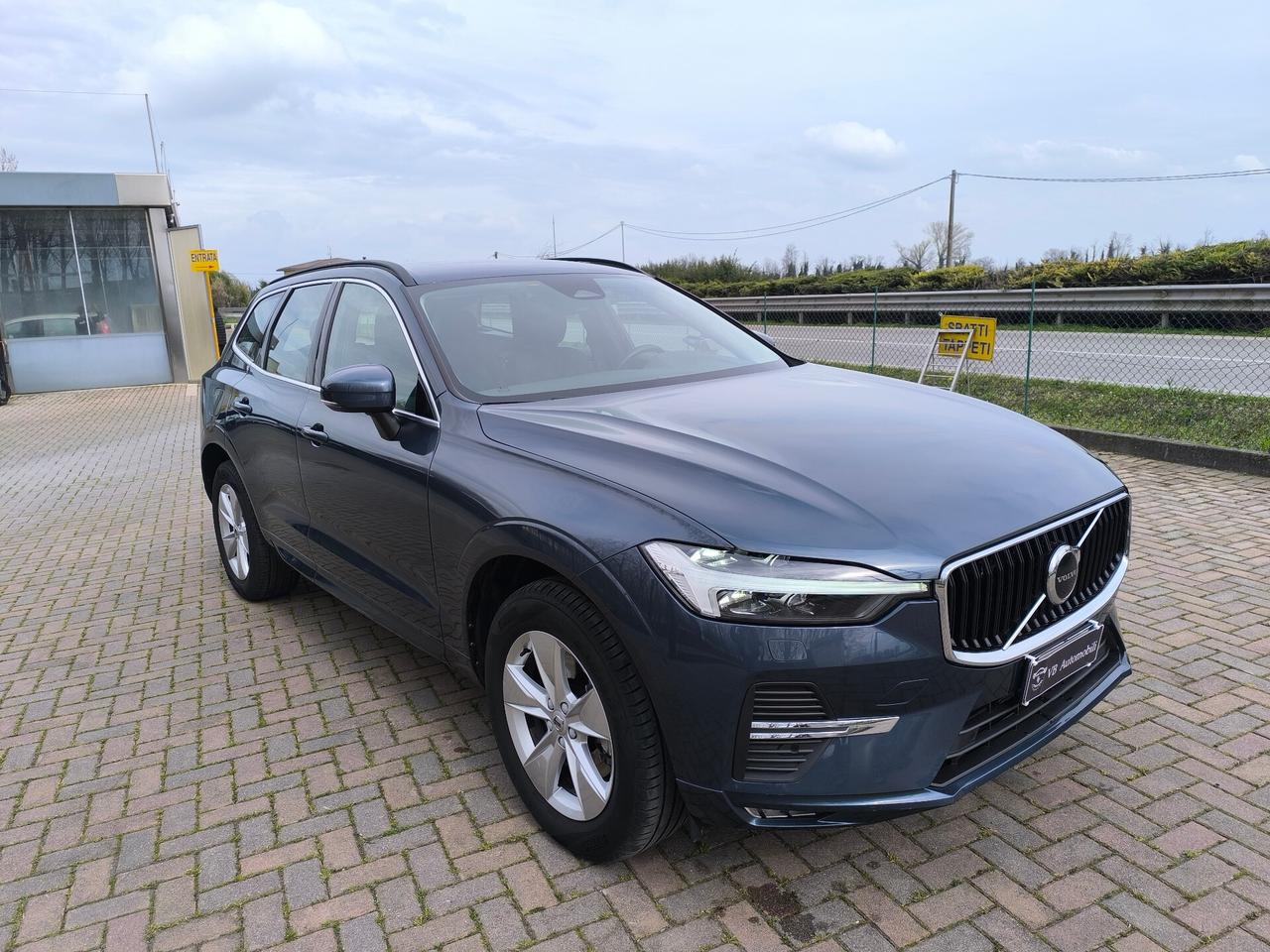 Volvo XC 60 XC60 B4 (d) AWD Geartronic Momentum Pro Sport