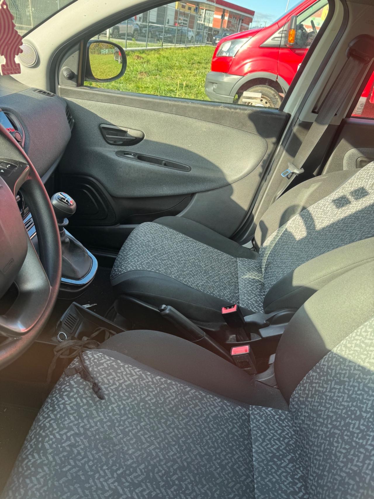 Lancia Ypsilon 1.0 FireFly 5 porte S&S Hybrid Ecochic Silver