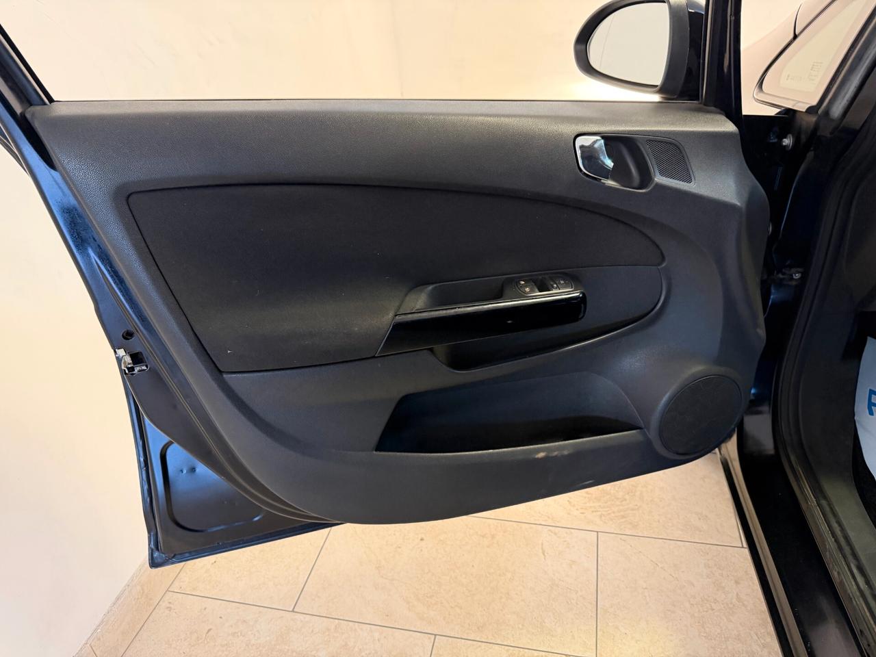 Opel Corsa 1.2 5p Cosmo FULL OP TAGLIANDATA NEOPATENTATI