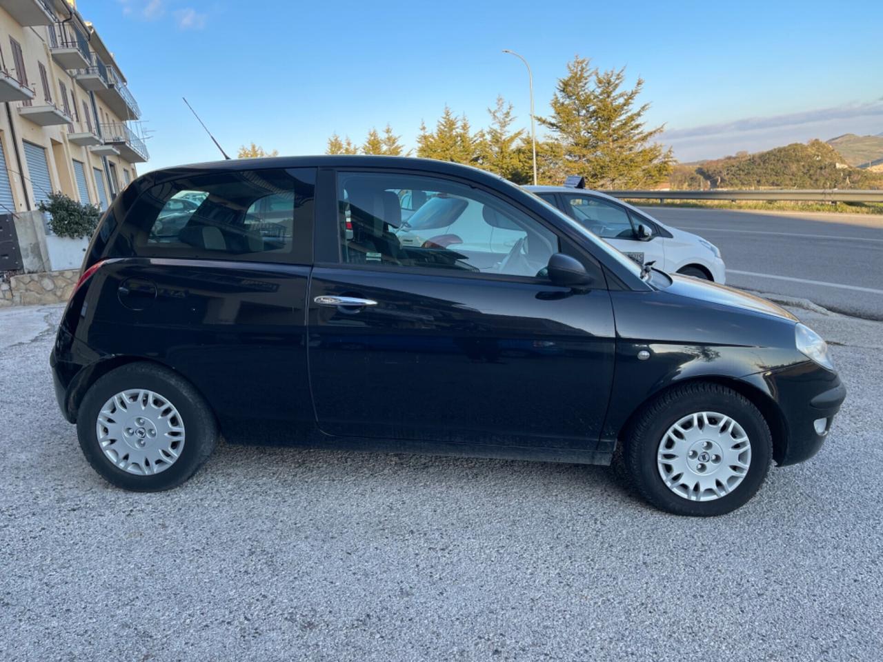 Lancia Ypsilon 1.2 69cv benzina - NEOPATENTATI