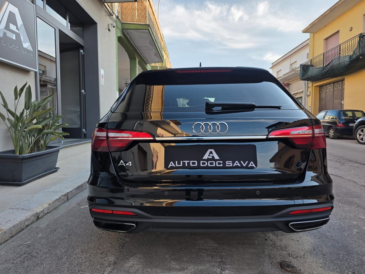 Audi A4 Avant 30 TDI/136 CV S tronic Business+Cerchi 18+Fari Led..