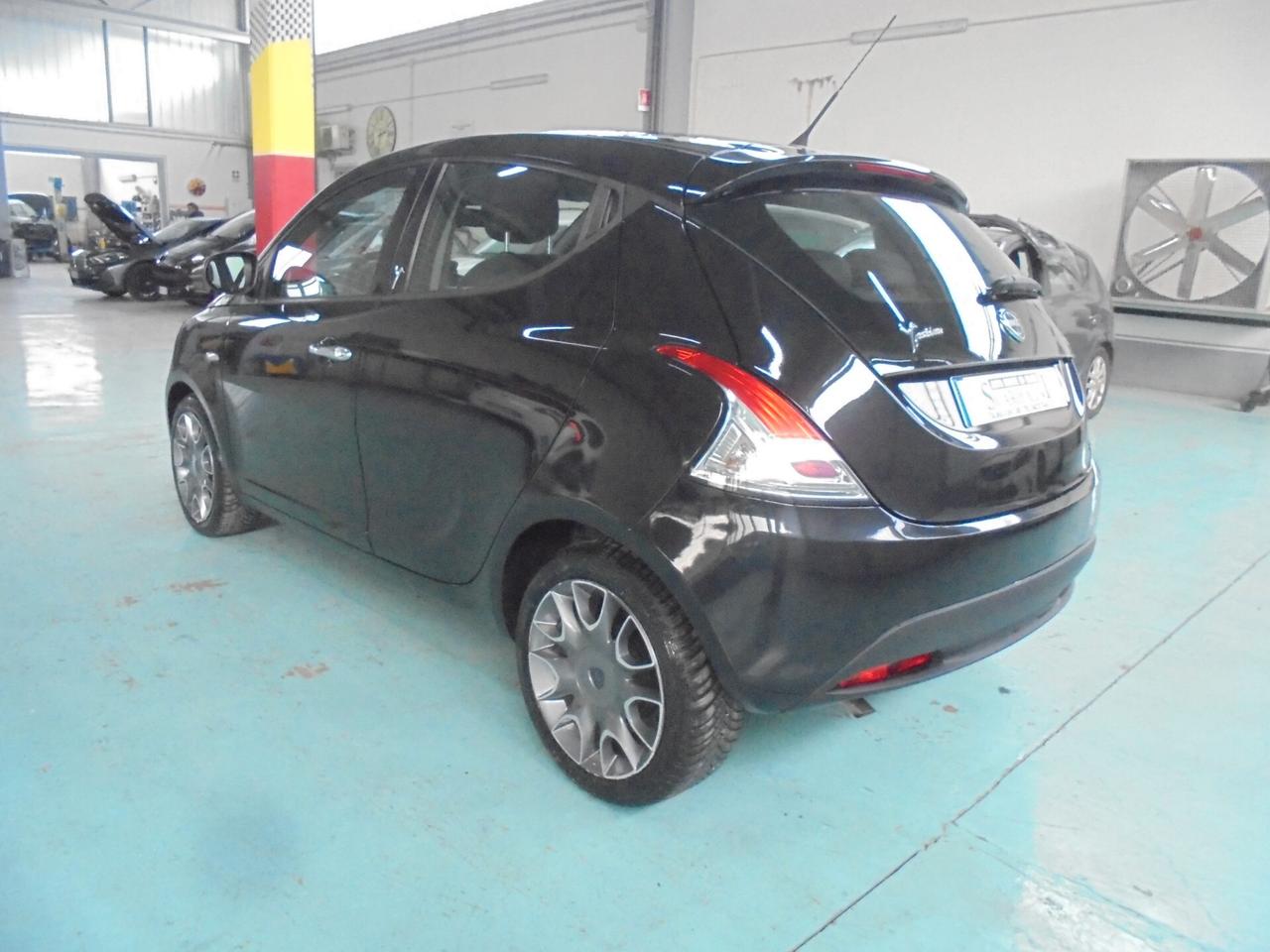 Lancia Ypsilon 0.9 TwinAir 85 CV 5 porte S&S Gold