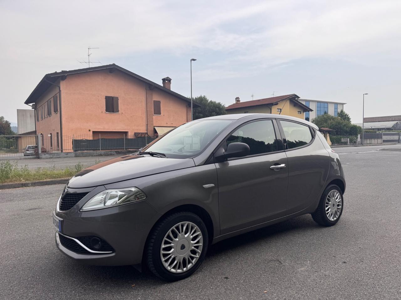 Lancia Ypsilon 1.2 benzina, euro 6b, anno 2016, ok neopatentati!