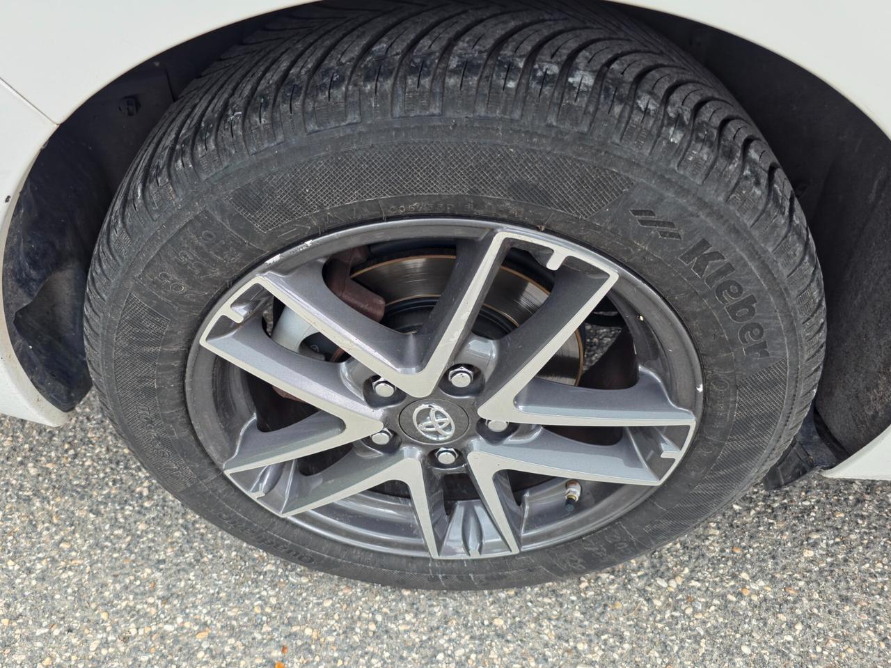 Toyota Auris Touring Sports 1.8 Hybrid Cool CV-100 Automatico NEO