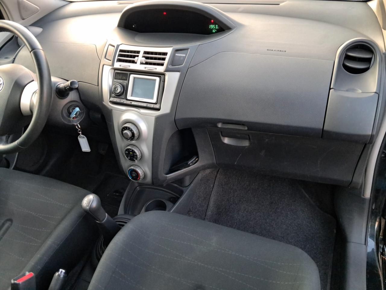 Toyota Yaris 1.3 5 porte Navi benzina neopatentati