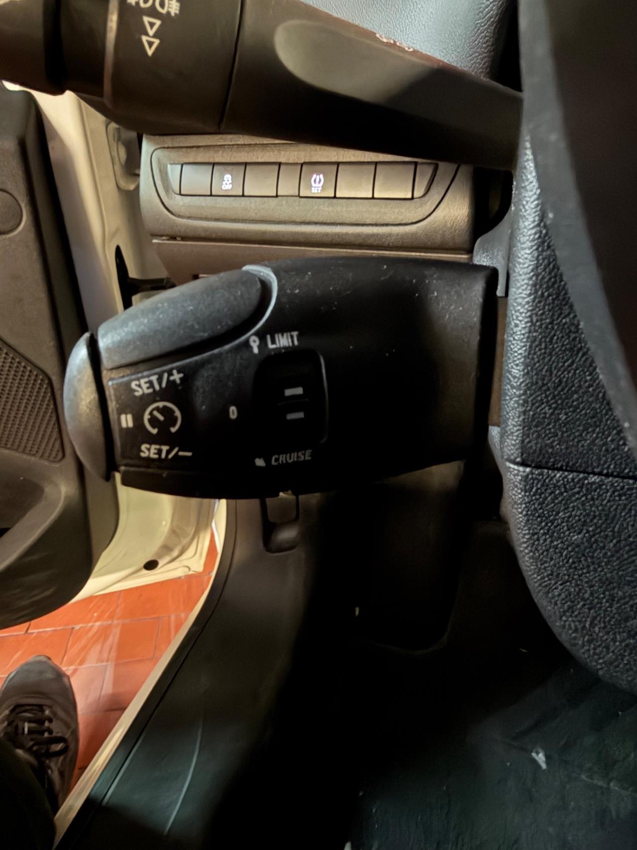 Peugeot 208 1.0 Neopatentati Euro 5b