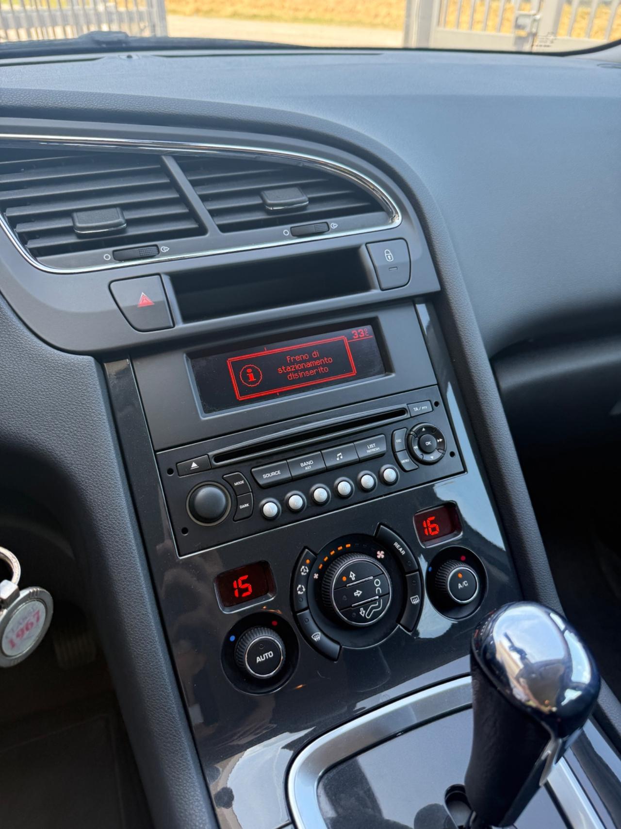 Peugeot 5008 1.6 e-HDi 112CV Stop&Start cambio robotizzato Féline