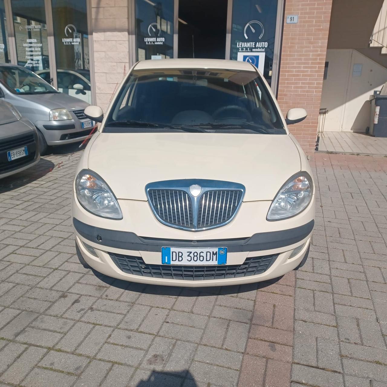 158.148KM YPSILON 1.2 NEOPATENTATI PIANTONE STERZO NUOVO