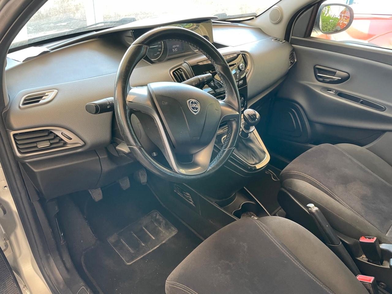 Lancia Ypsilon 1.2 69 CV 5 porte S&S Silver