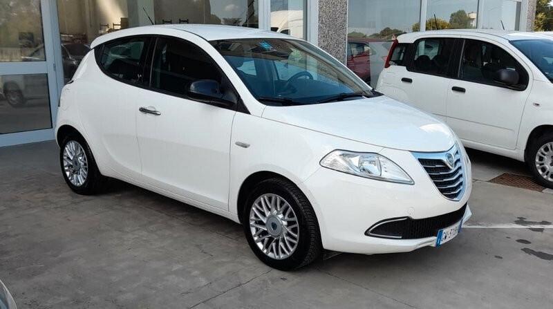 Lancia Ypsilon 1.2 69 CV 5 porte GPL Ecochic Silver