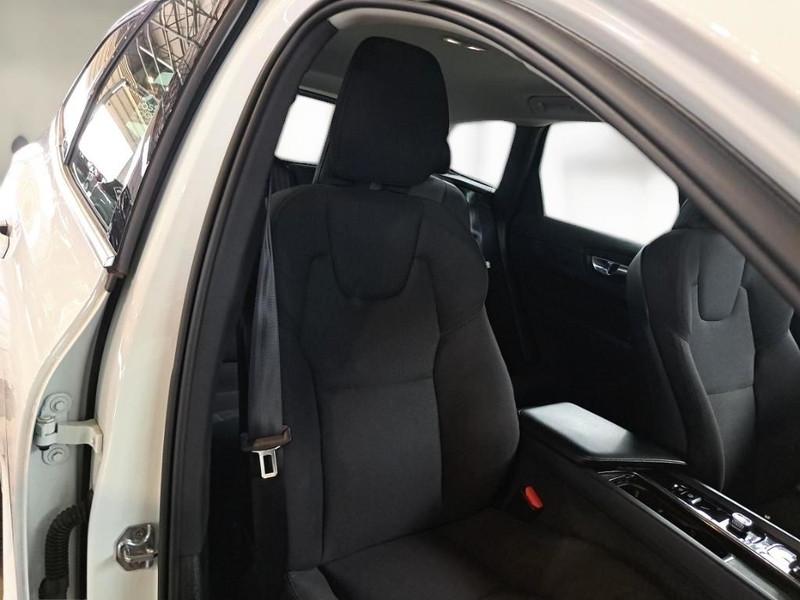 VOLVO XC60 B4 D AWD automatico Momentum Pro