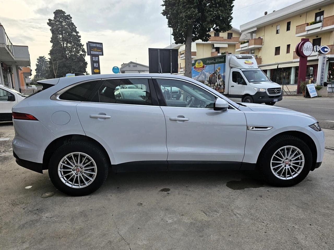 Jaguar F-Pace 2.0 D 180 CV AWD aut. Pure