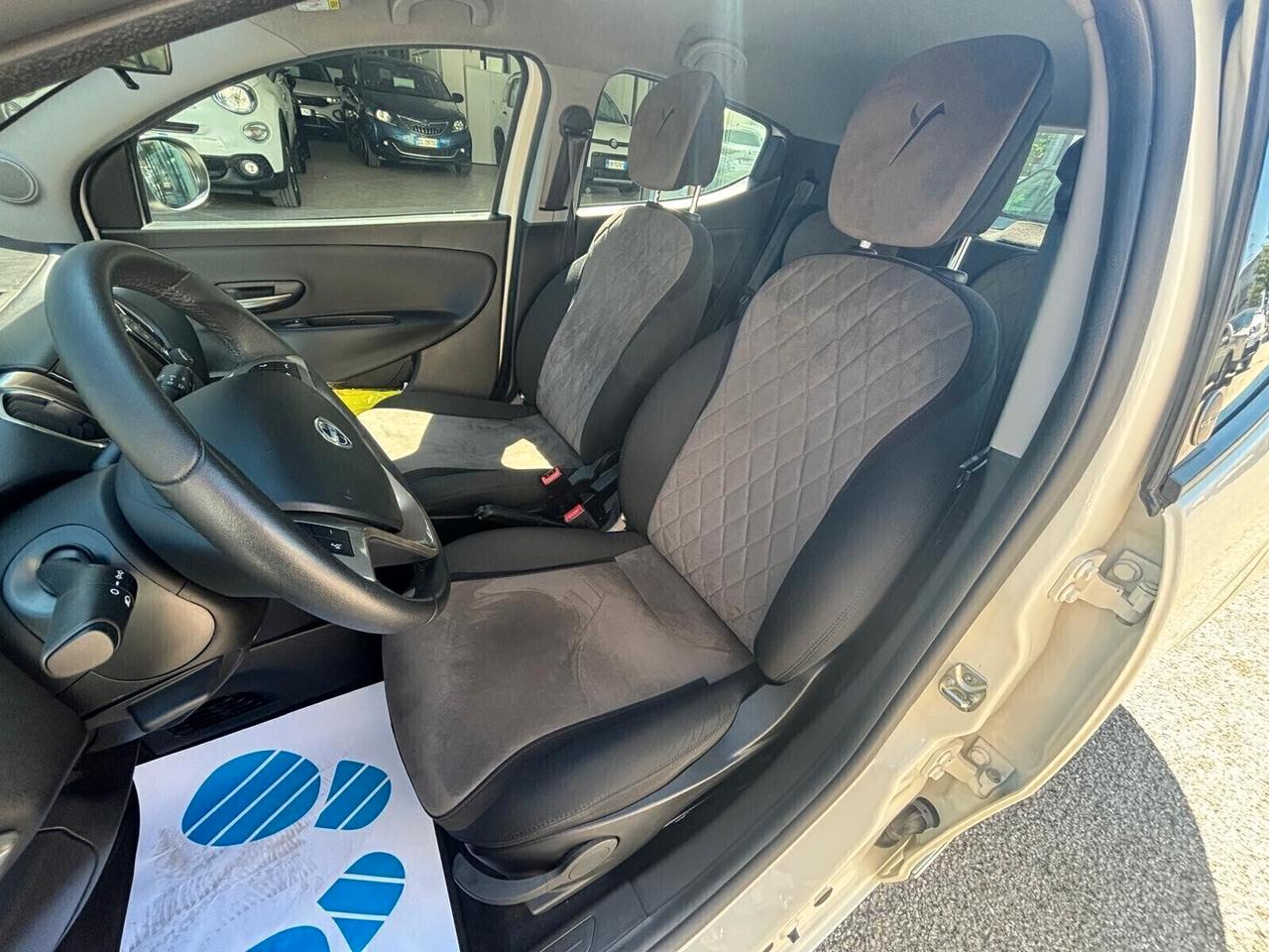 Lancia Ypsilon 1.0 FireFly 5 porte S&S Hybrid Ecochic Gold