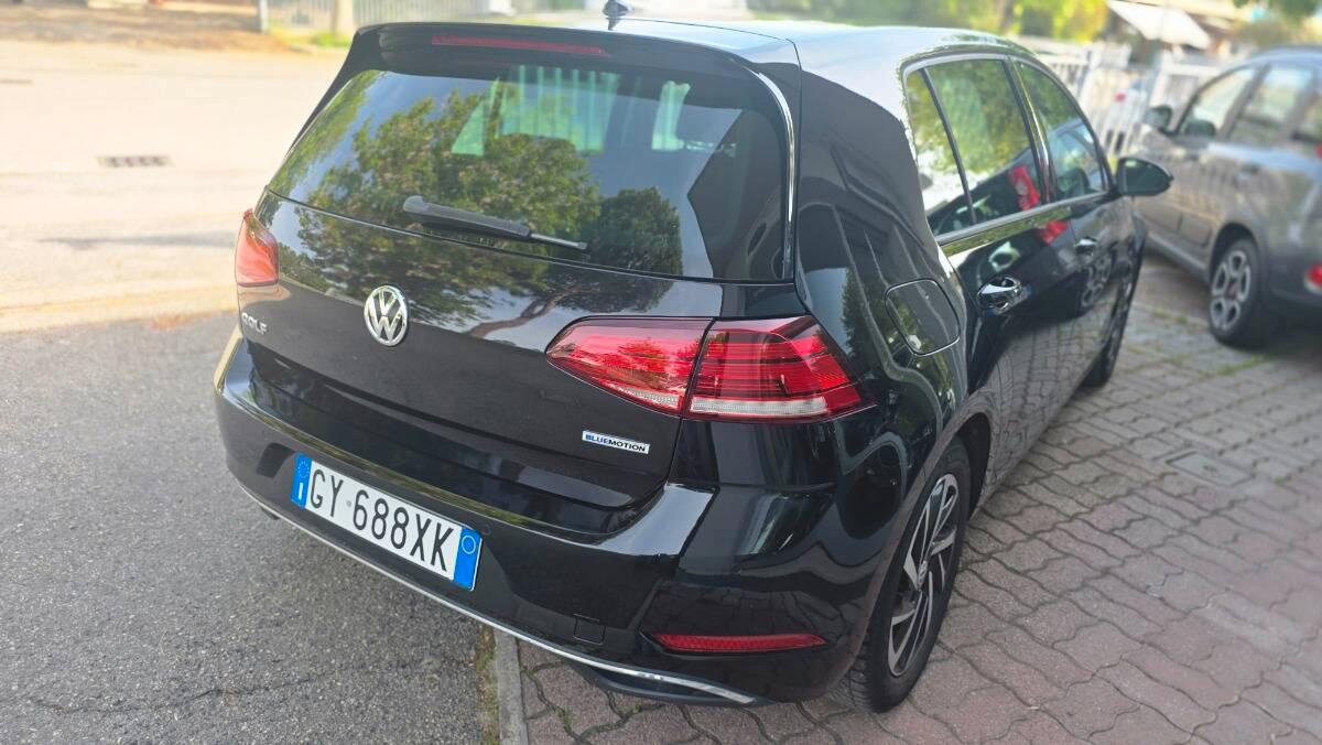 Volkswagen Golf 1.5 tsi Business 130cv dsg