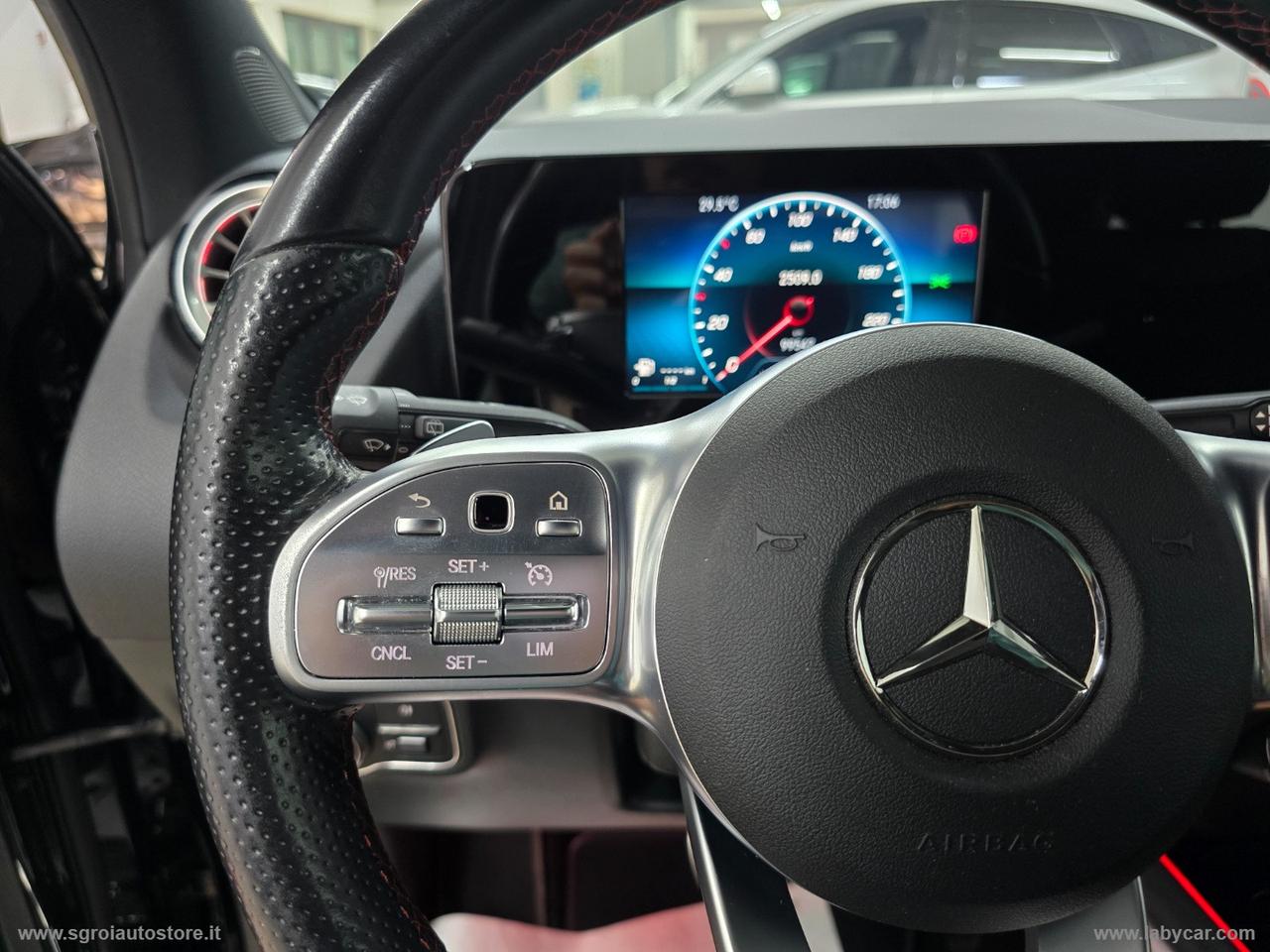 MERCEDES-BENZ GLA 200 d Automatic Premium