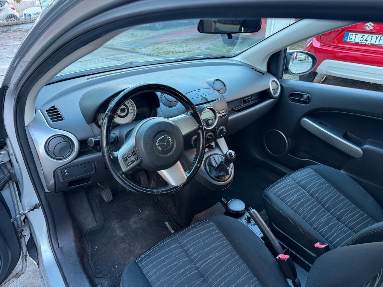 Mazda 2 1.4 play 3 porte ok per neopatentati