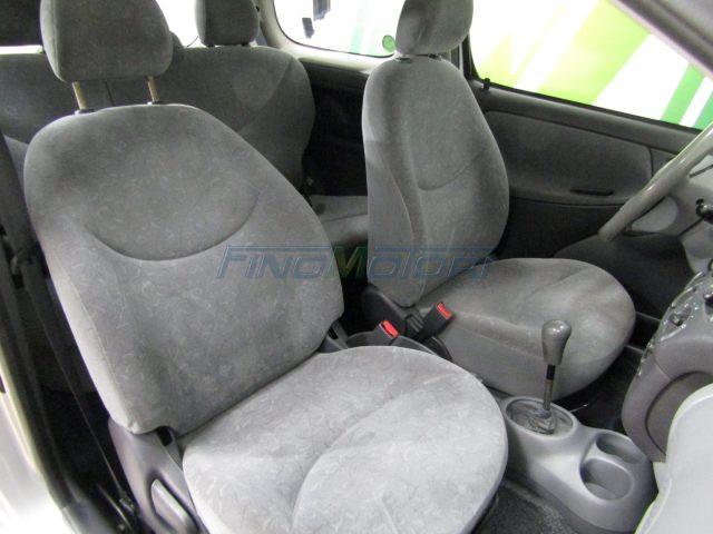 TOYOTA Yaris 1.0i 16V 3 porte