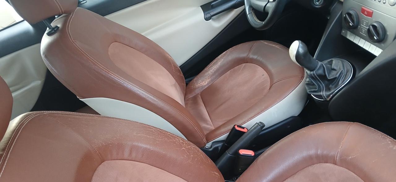 Pochi km Lancia Ypsilon diesel neopatentati