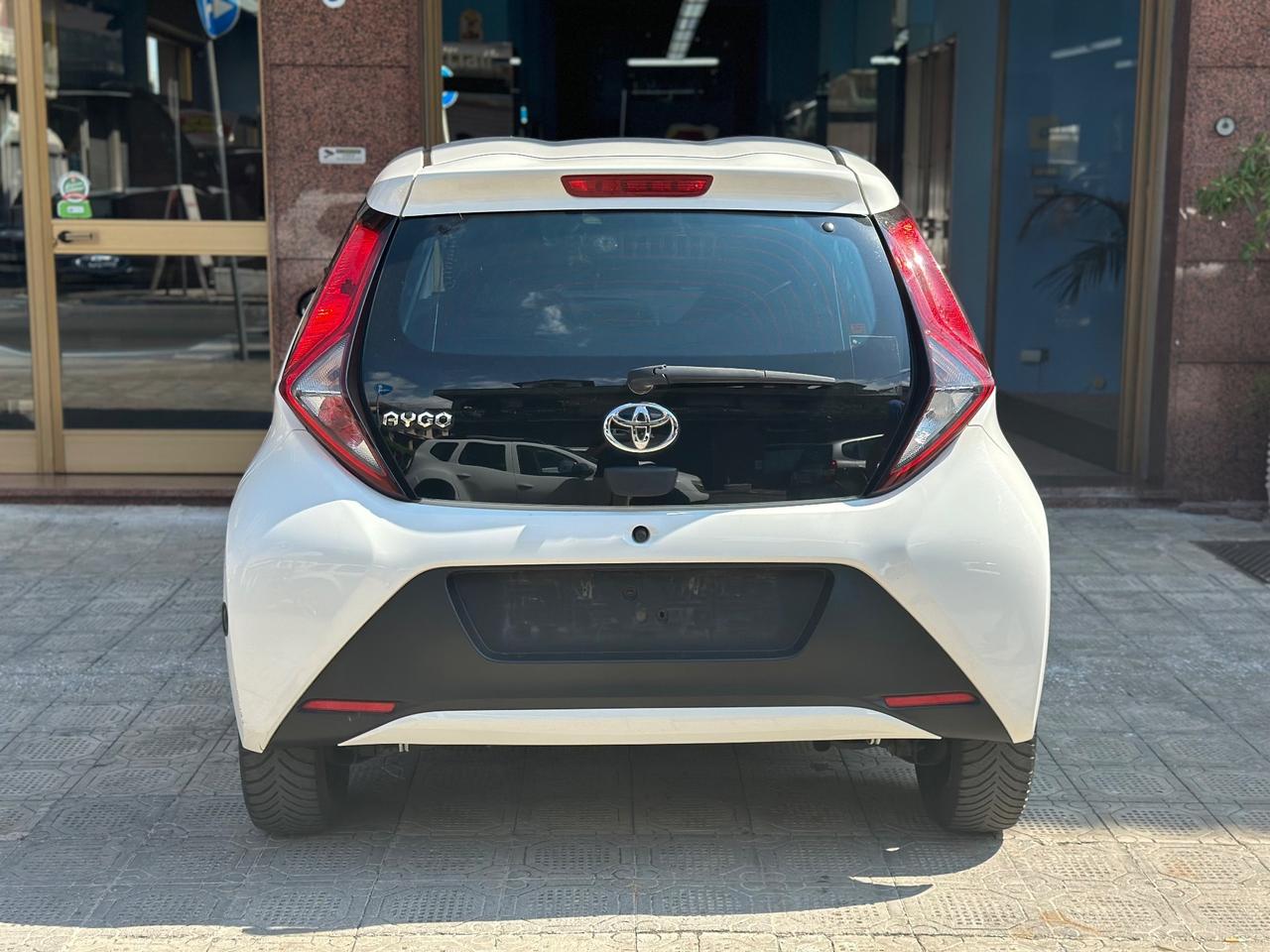 Toyota Aygo Connect 1.0 VVT-i 72 CV 5 porte x-play