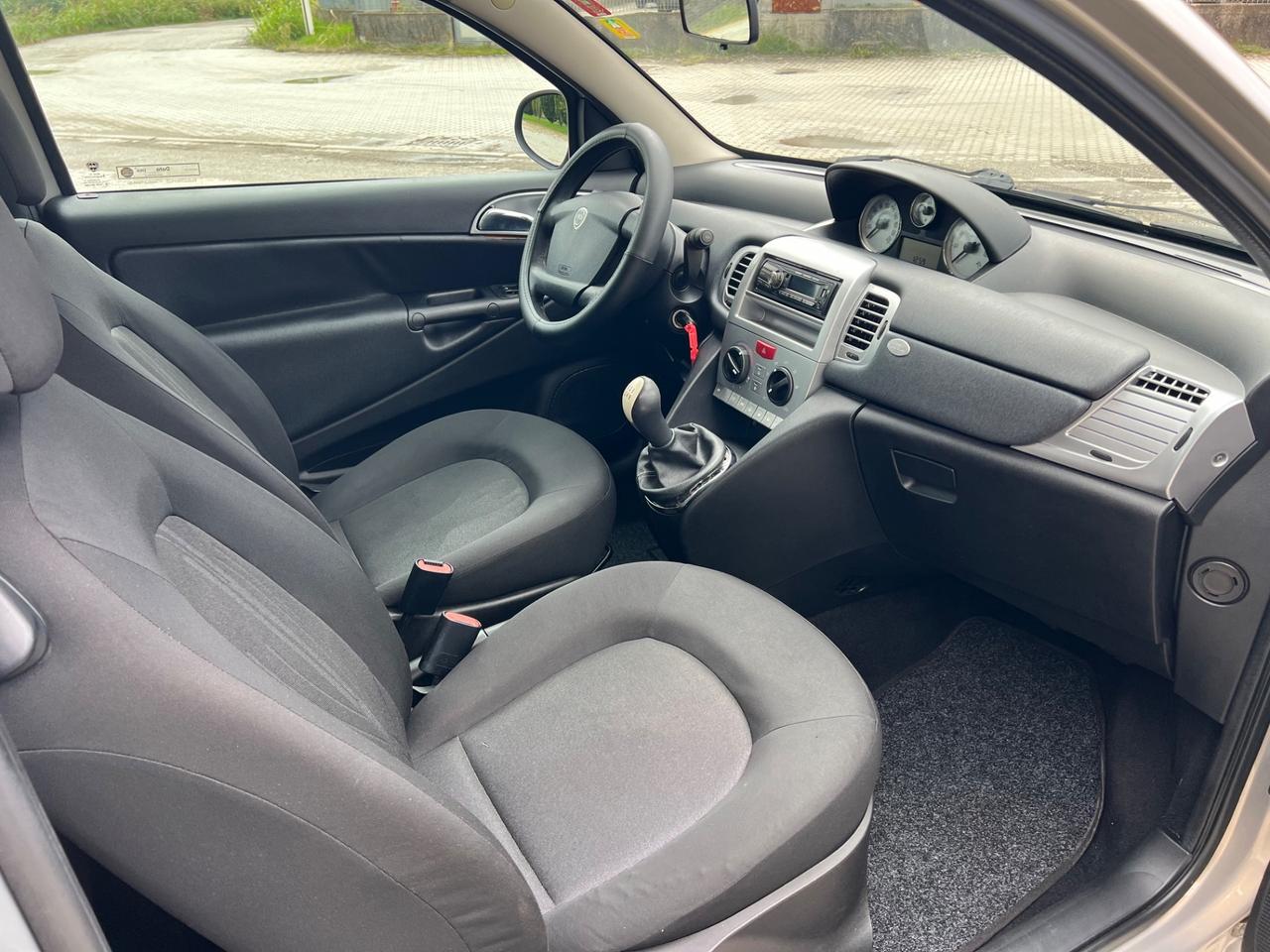 Lancia Ypsilon 1.3 MJT 75 CV Platinum