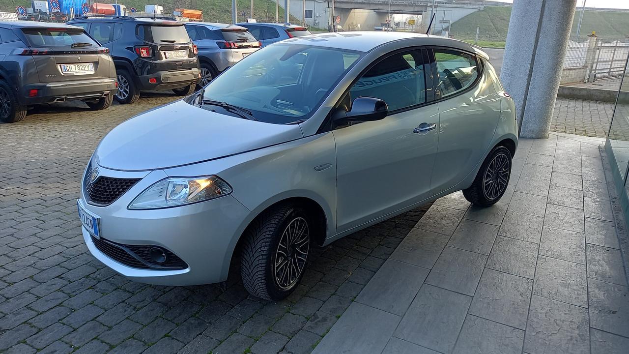 Lancia Ypsilon 1.0 FireFly 5 porte S&S Hybrid Gold