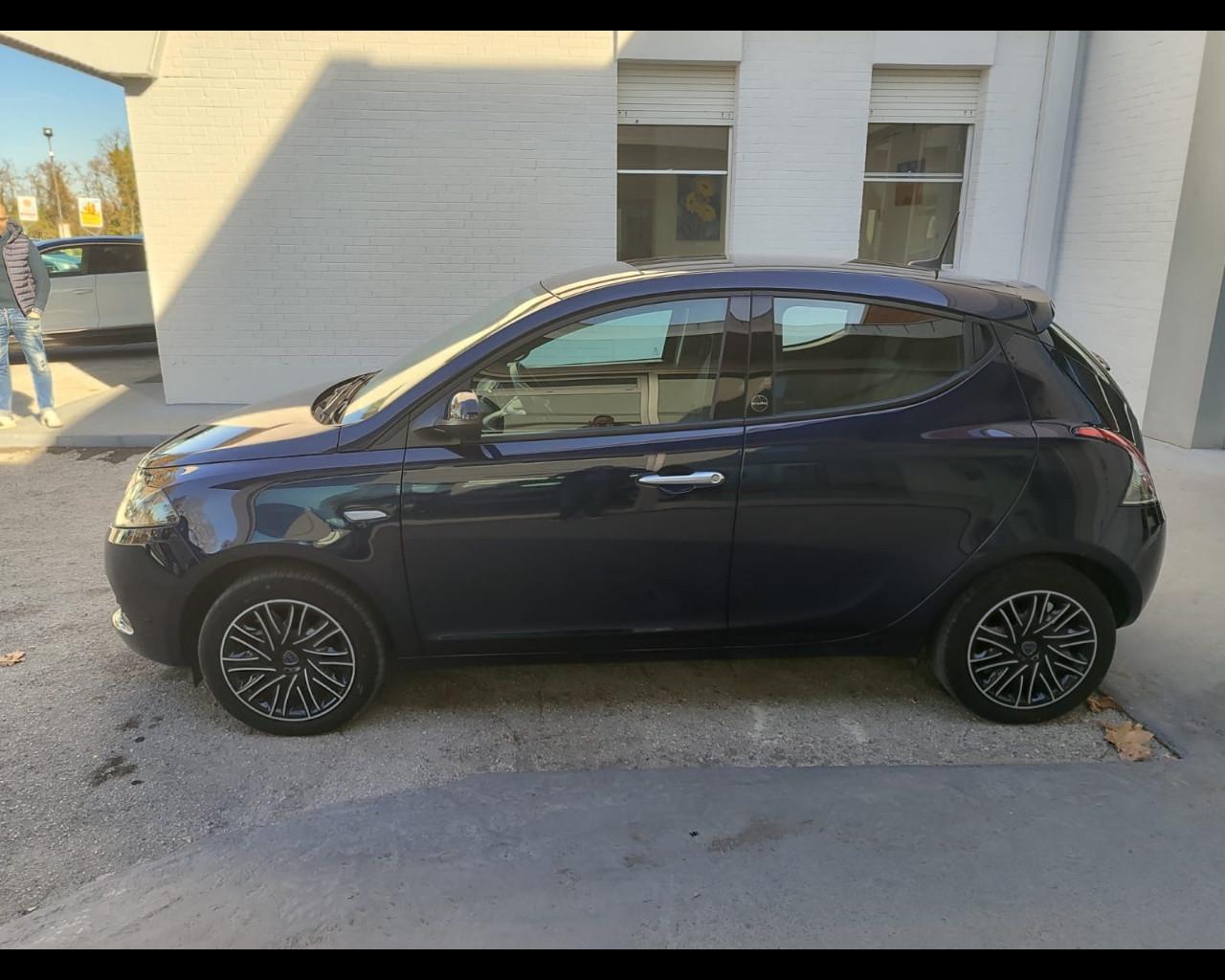 LANCIA Ypsilon 3ª serie - Ypsilon 1.0 FireFly 5 porte S&S Hybrid Ecochic Gold
