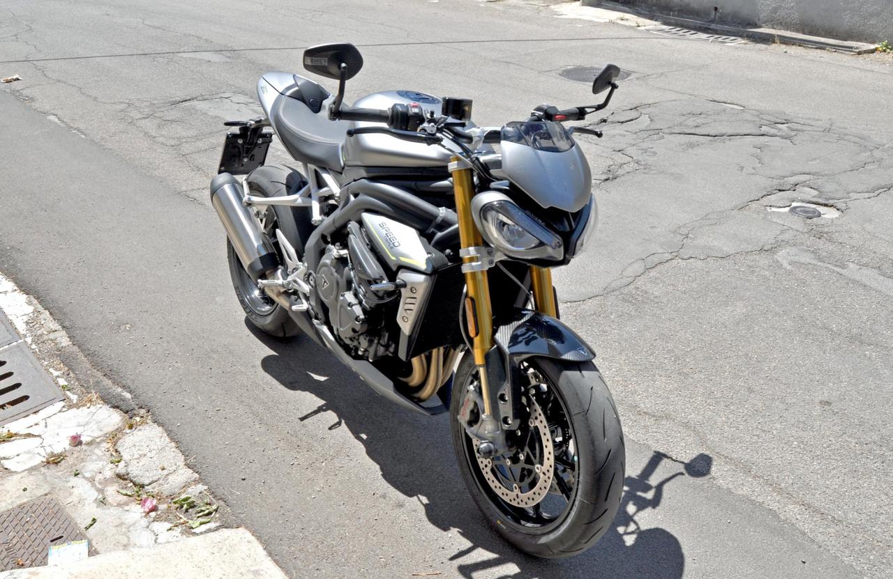 Triumph Speed Triple R 1200 rs