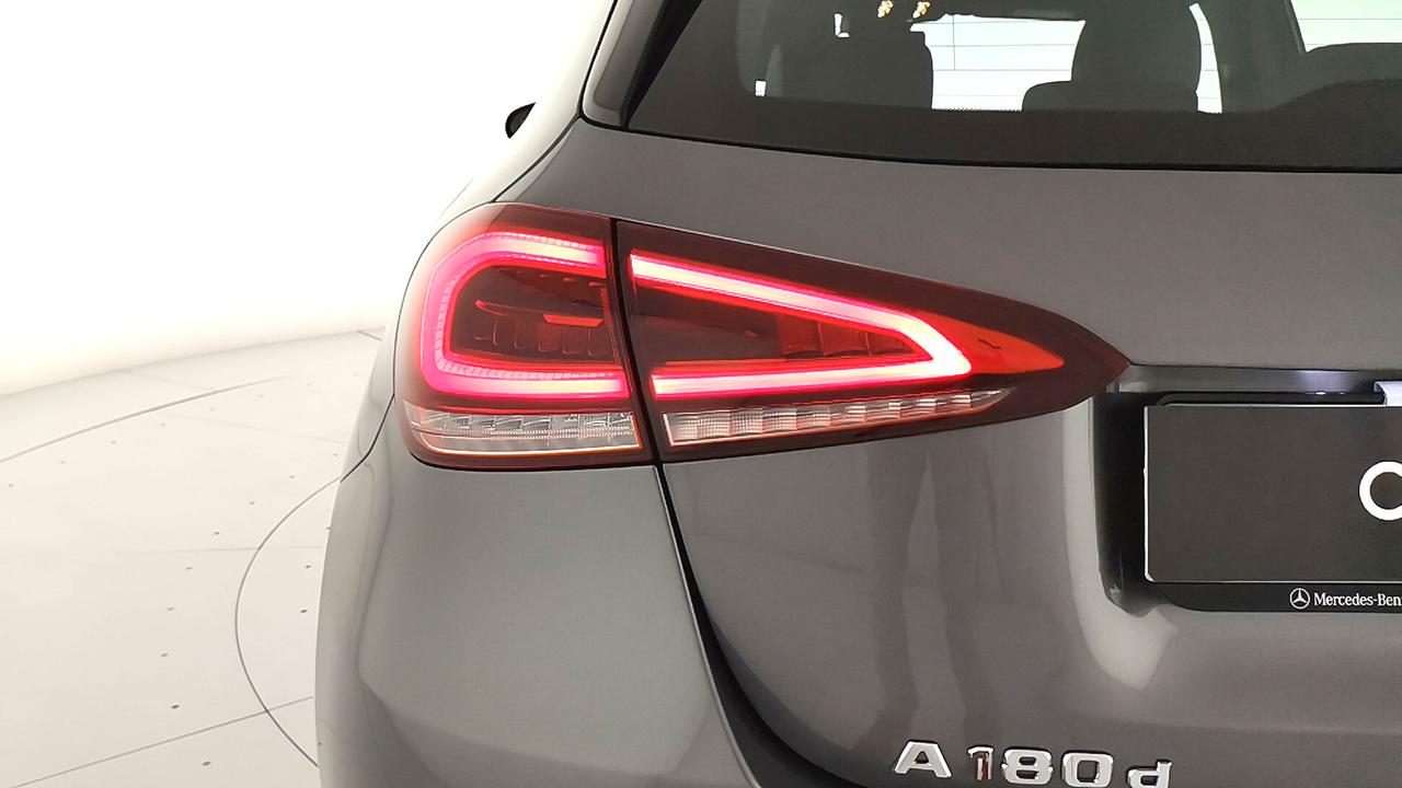 Mercedes-Benz Classe A - W177 2018 - A 180 d Sport auto