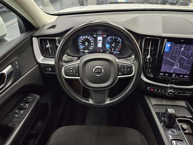 Volvo XC60 XC60 II 2018 2.0 b4 Momentum Pro awd auto