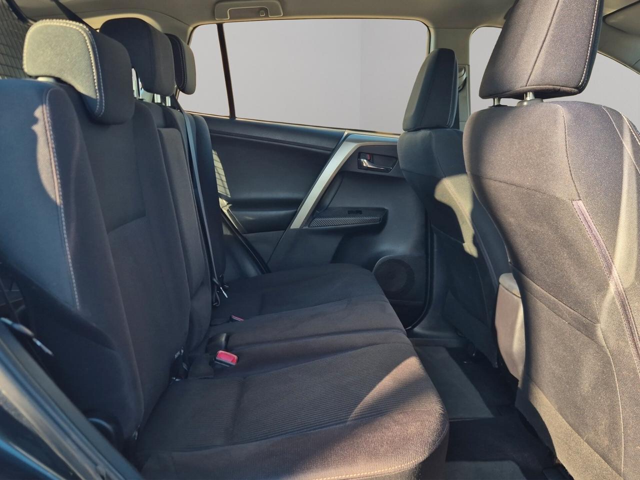 Toyota RAV 4 RAV4 2.0 D-4D 2WD Style White Ed.