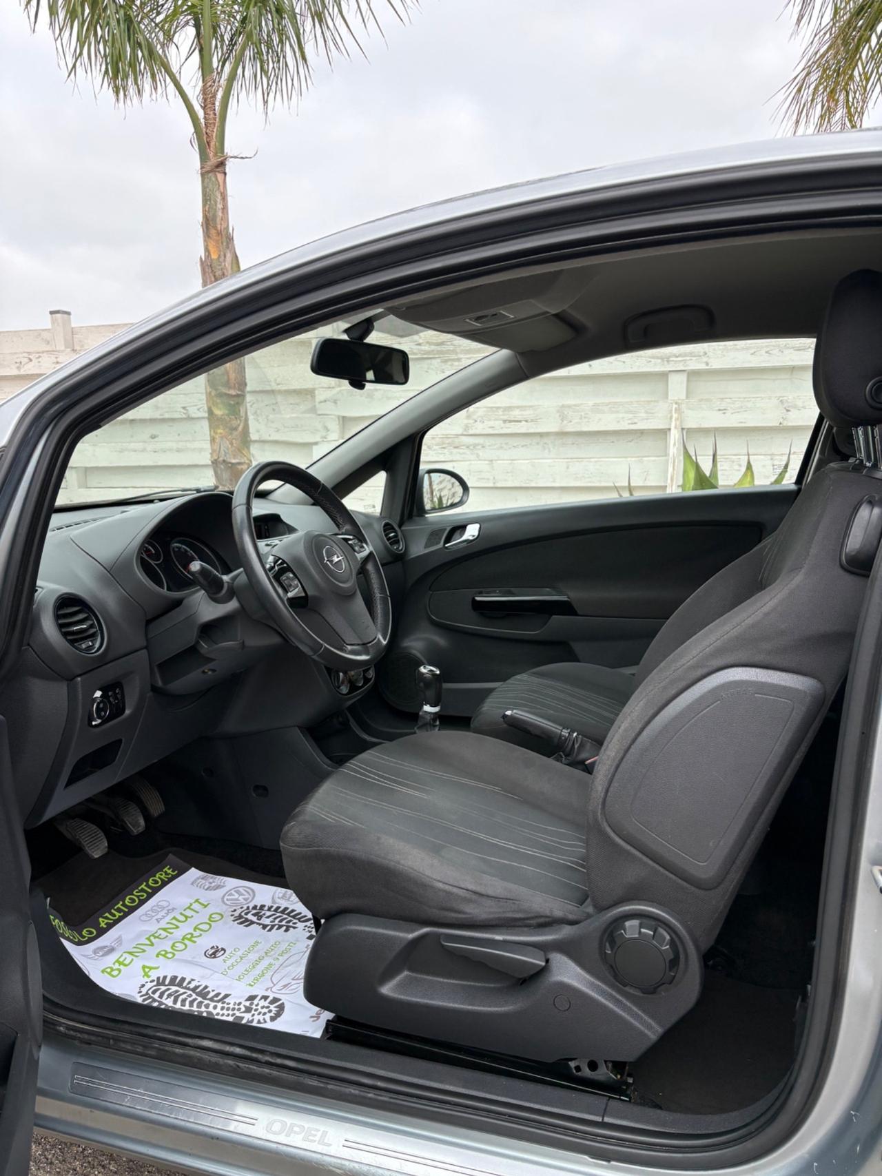 Opel Corsa 1.2 benzina 3 porte