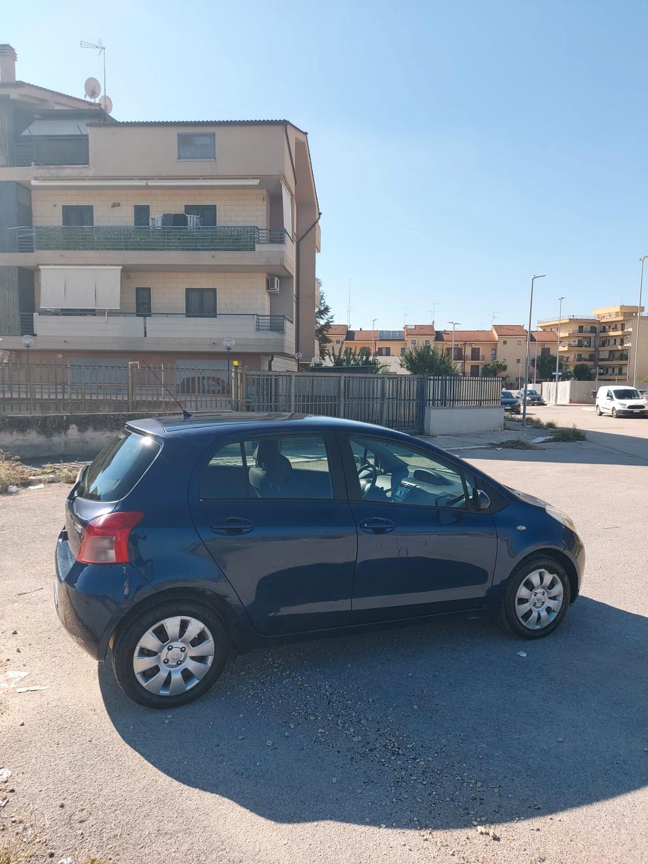 Toyota Yaris 1.0 5 porte Sol