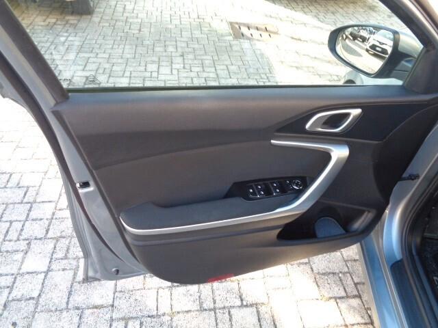 Ceed 1.6 CRDi 136 CV MHEV DCT SW Business NESSUN VINCOLO DI FINANZIAMENTO