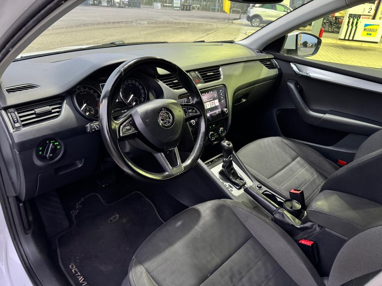 Skoda Octavia 1.6 TDI 2018 automatico Autocarro n1 4 posti