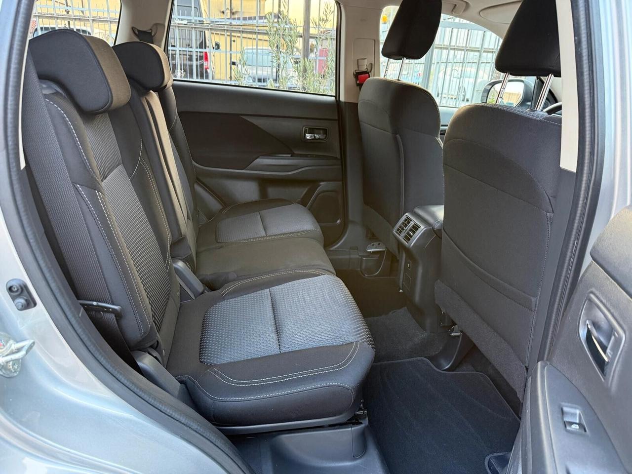 Mitsubishi Outlander 2.0 4WD GPL Bi-fuel CVT Diamond SDA 7 posti