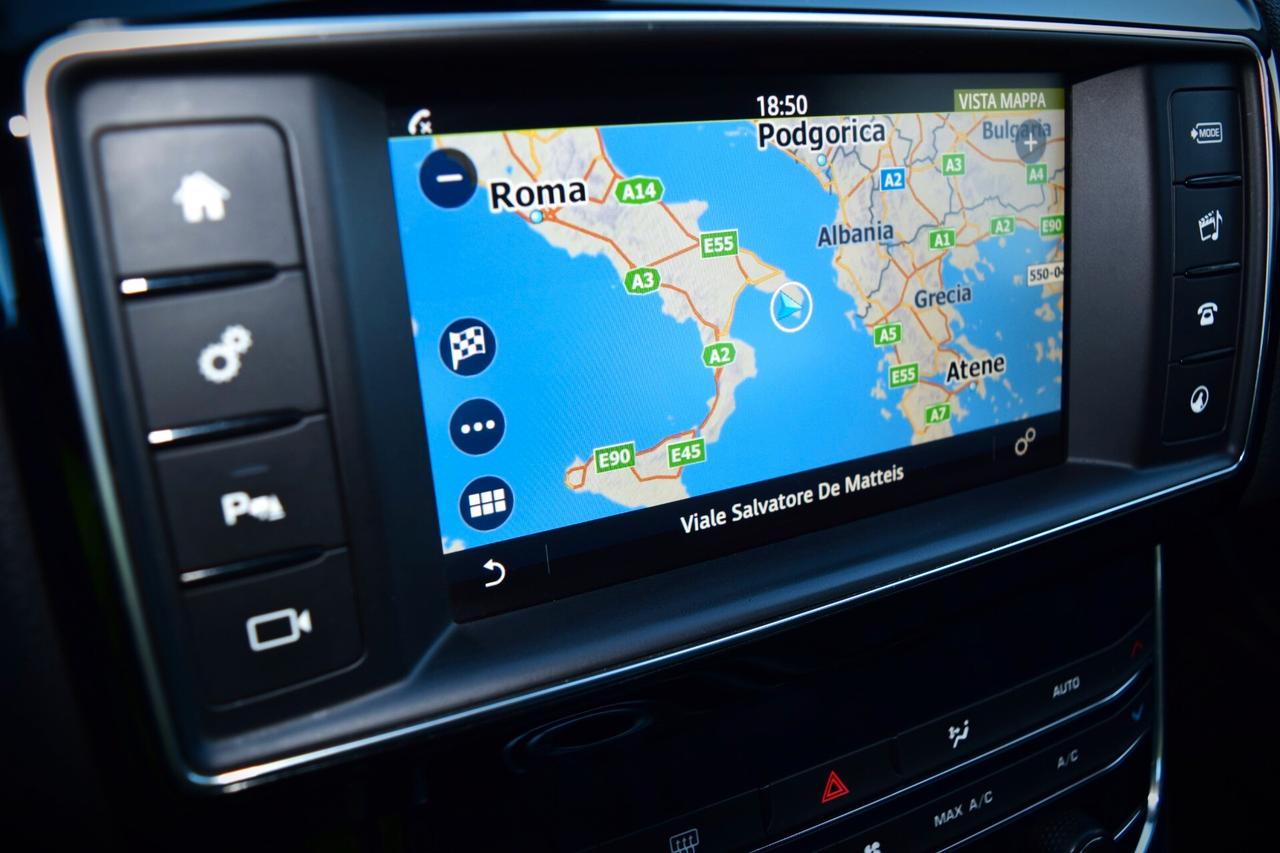 Jaguar XE 2.0 D 180 cv Automatica Prestige