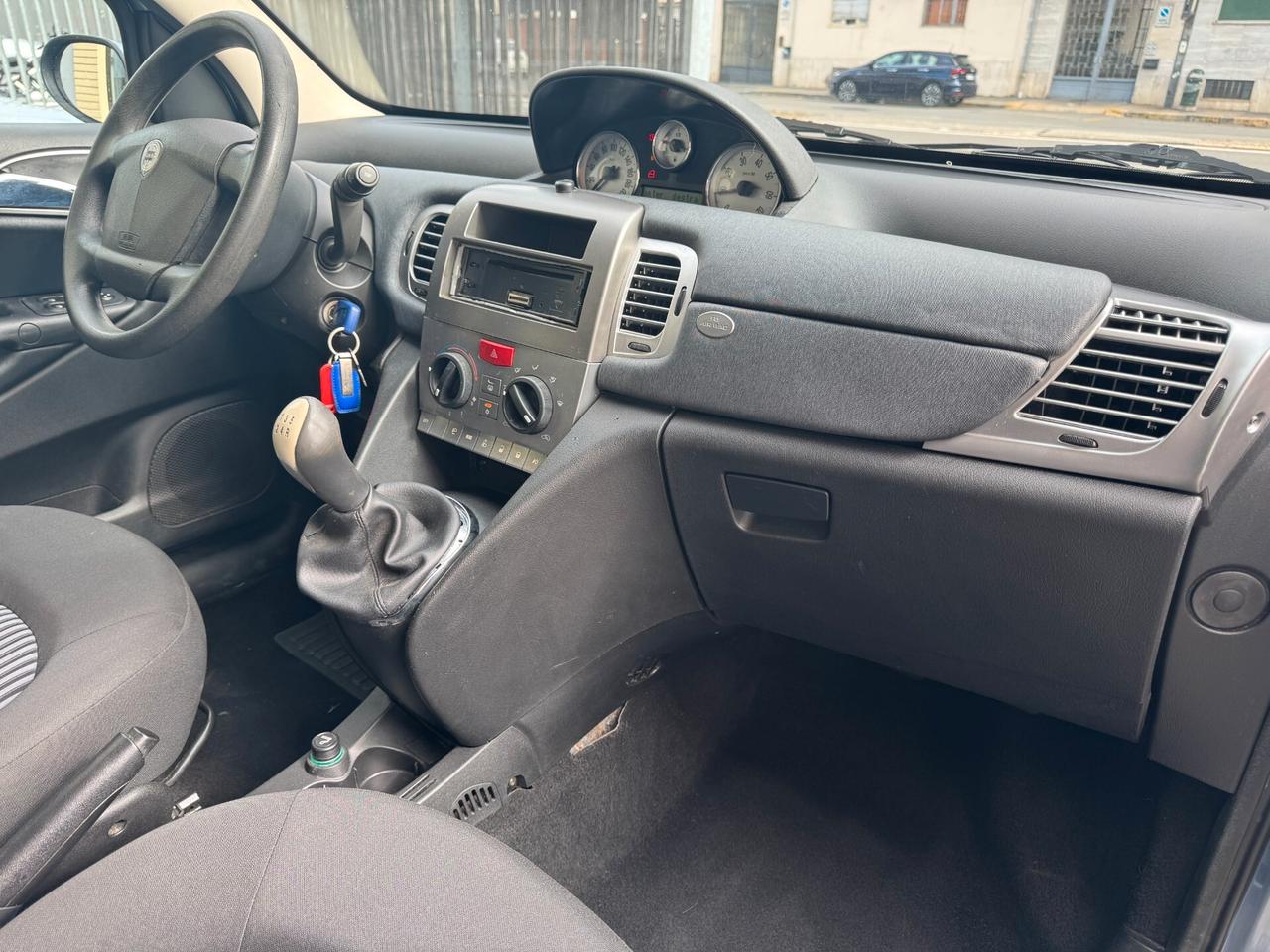 Lancia Ypsilon 1.3 MJT 75 CV Argento NEOPATENTATI