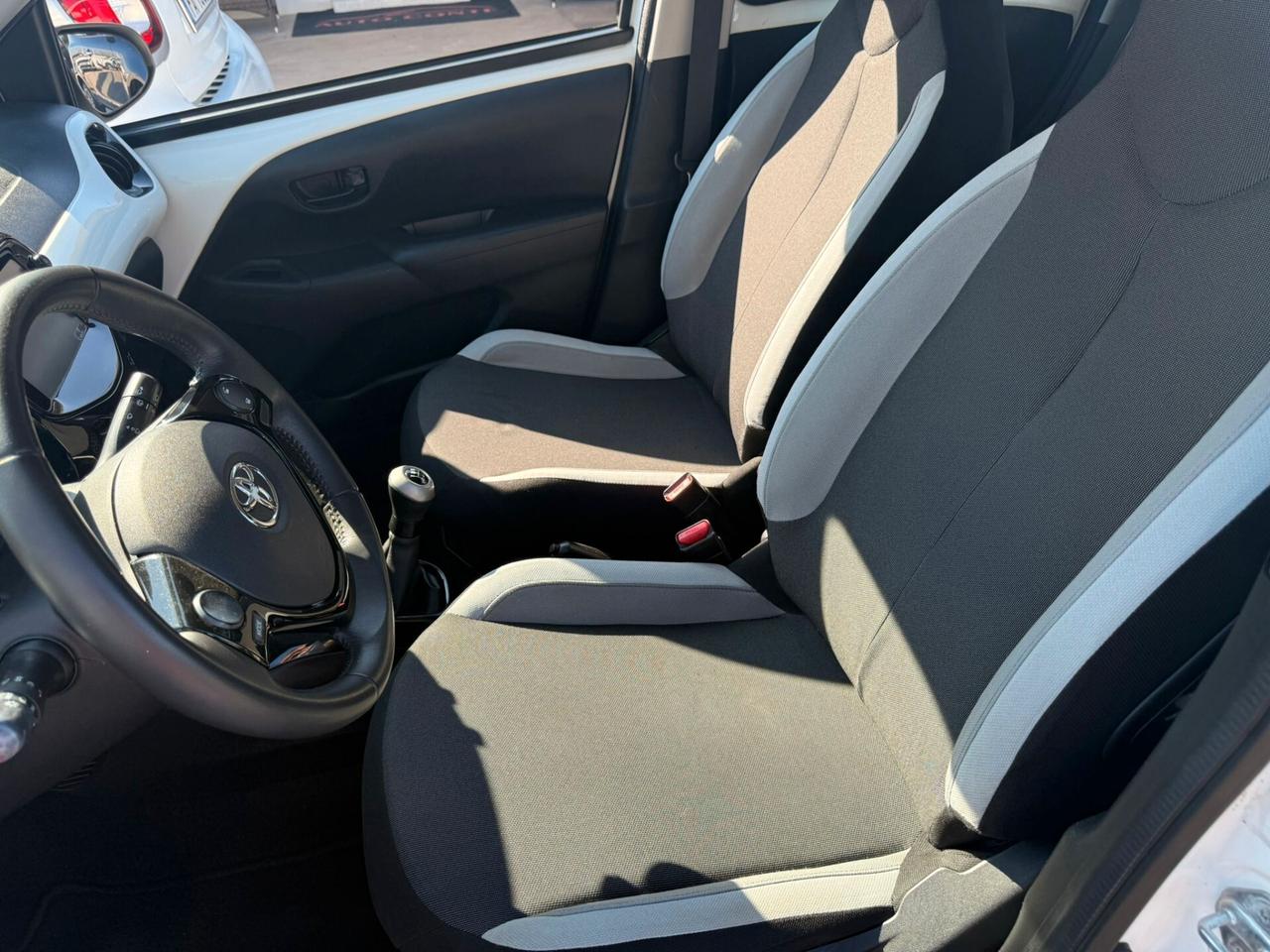 Toyota Aygo 1.0 VVT-i 69 CV 5 porte x-cool