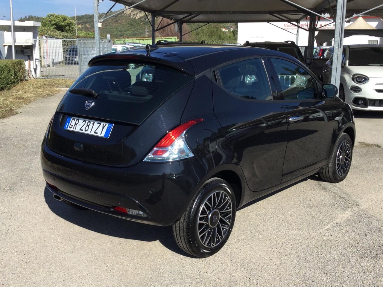 Lancia Ypsilon 1.0 FireFly 5 porte S&S Hybrid Platino