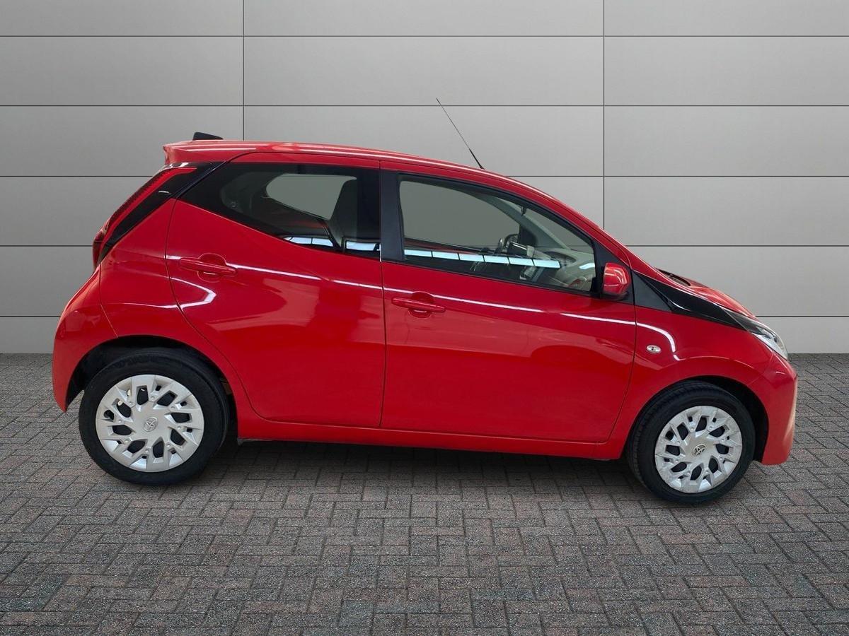 TOYOTA Aygo 2ª serie - Aygo Connect 1.0 VVT-i 72 CV 5 porte x-play