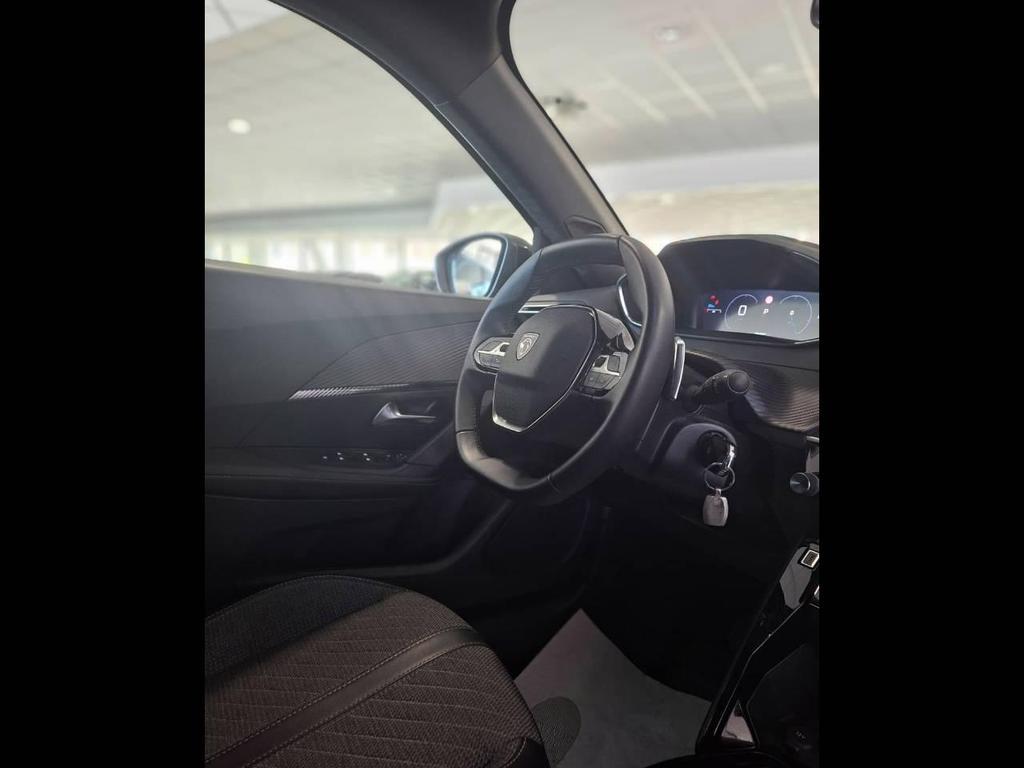 Peugeot 2008 1.5 BlueHDi Allure EAT8