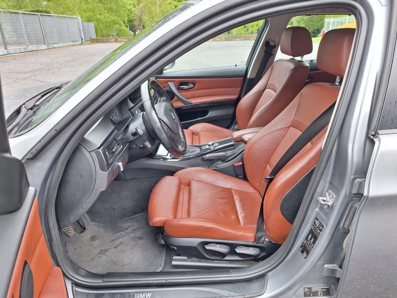 BMW 320d xDrive Touring 4X4 GANCIO TRAINO PELLE